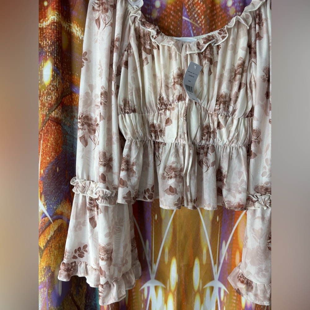 Floral Ruffled Blouse ✨ NWT - Picture 3 of 7